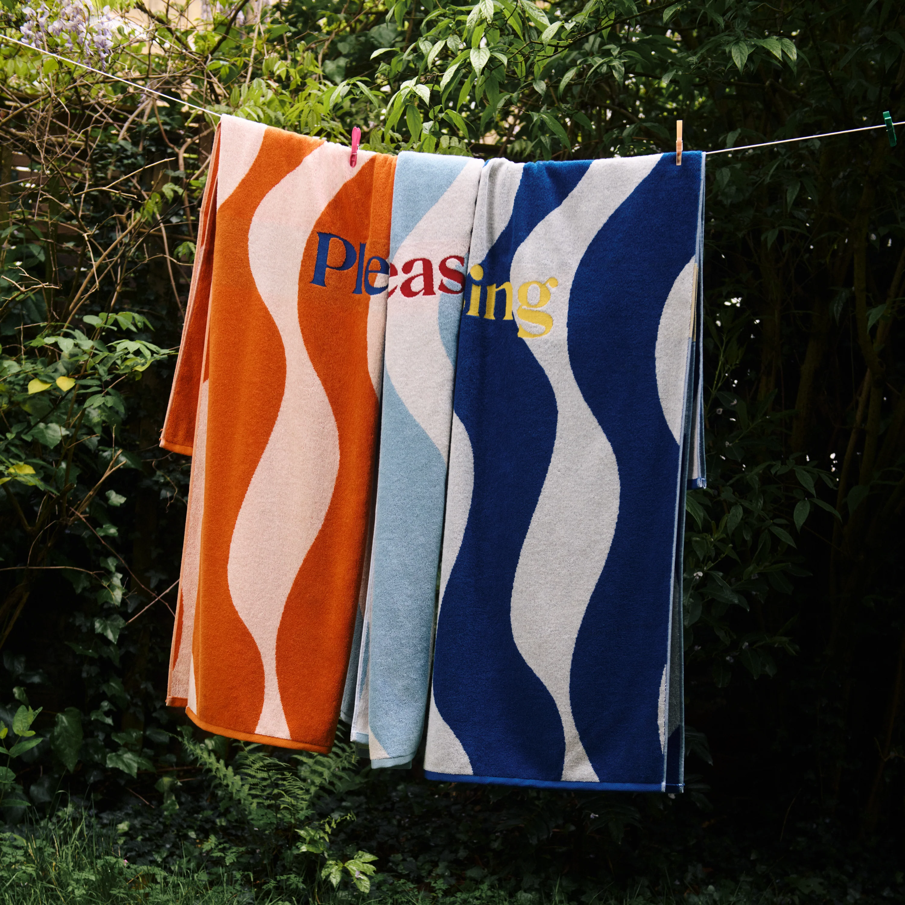 The Extra Huge Pleasing Towel in Burst - Image 3