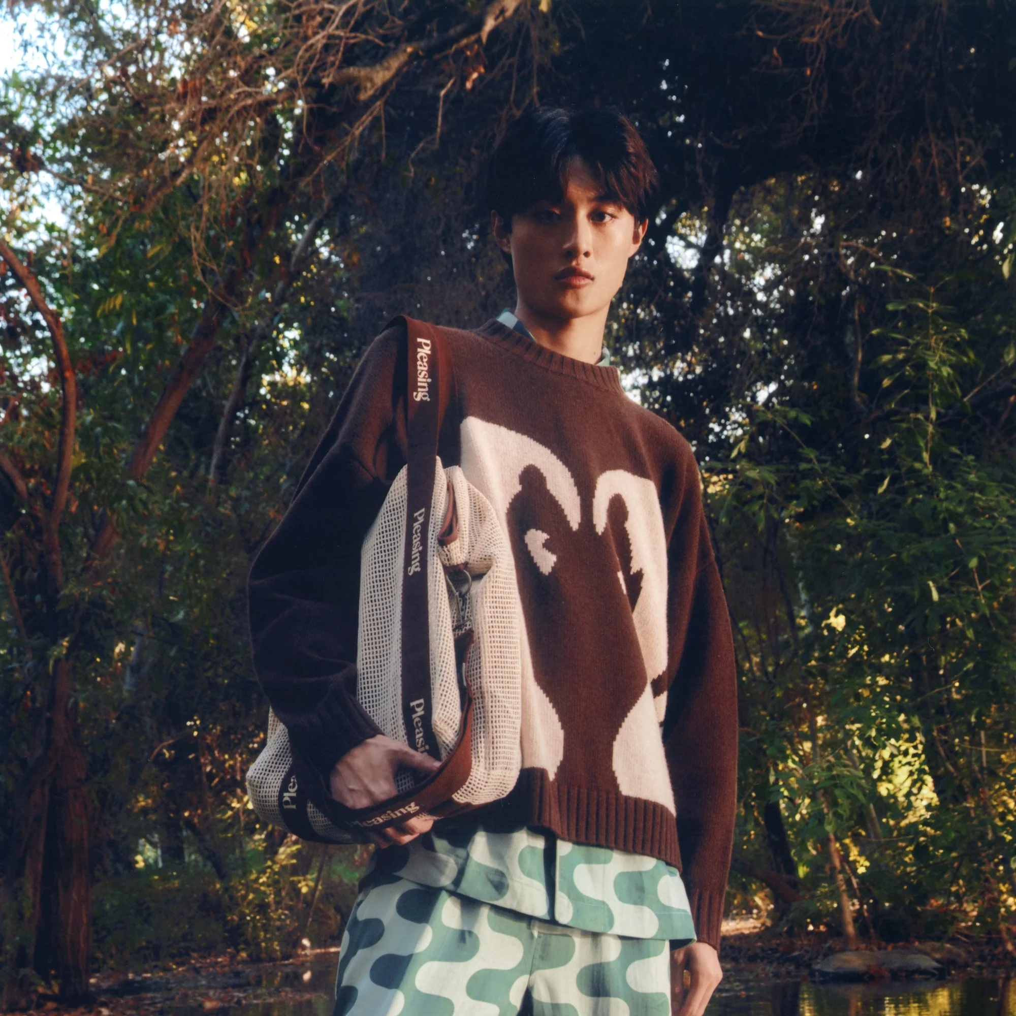The Pleasing Bag 2.0 in Black and Canvas - Image 3